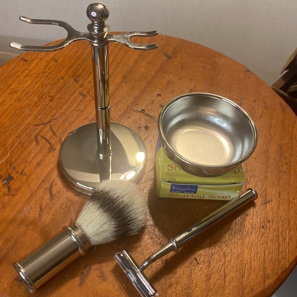 Chrome shaving set comes with brush, soap and razor. New no box. - Picture 2 of 3